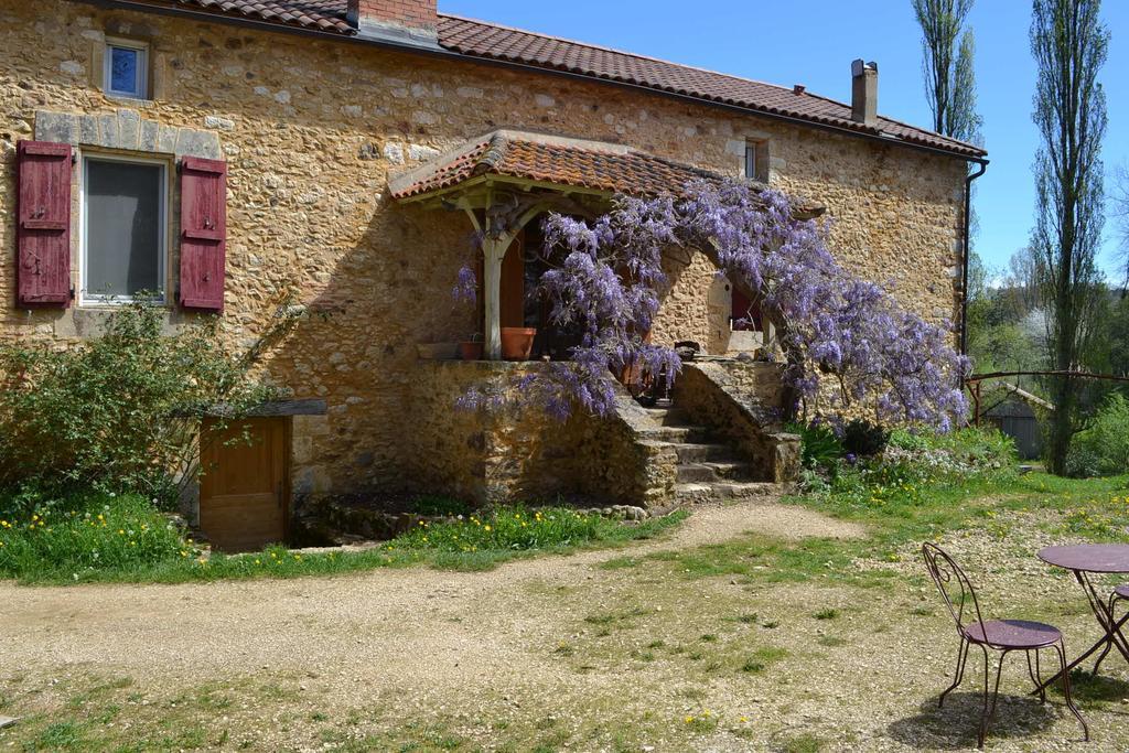 Отель La Ferme De Cagnolle Saint-Amand-de-Belves Экстерьер фото