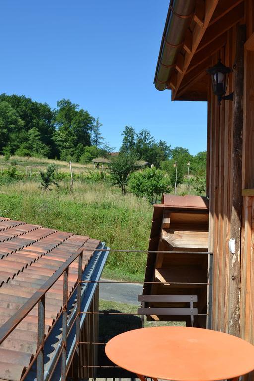 Отель La Ferme De Cagnolle Saint-Amand-de-Belves Экстерьер фото